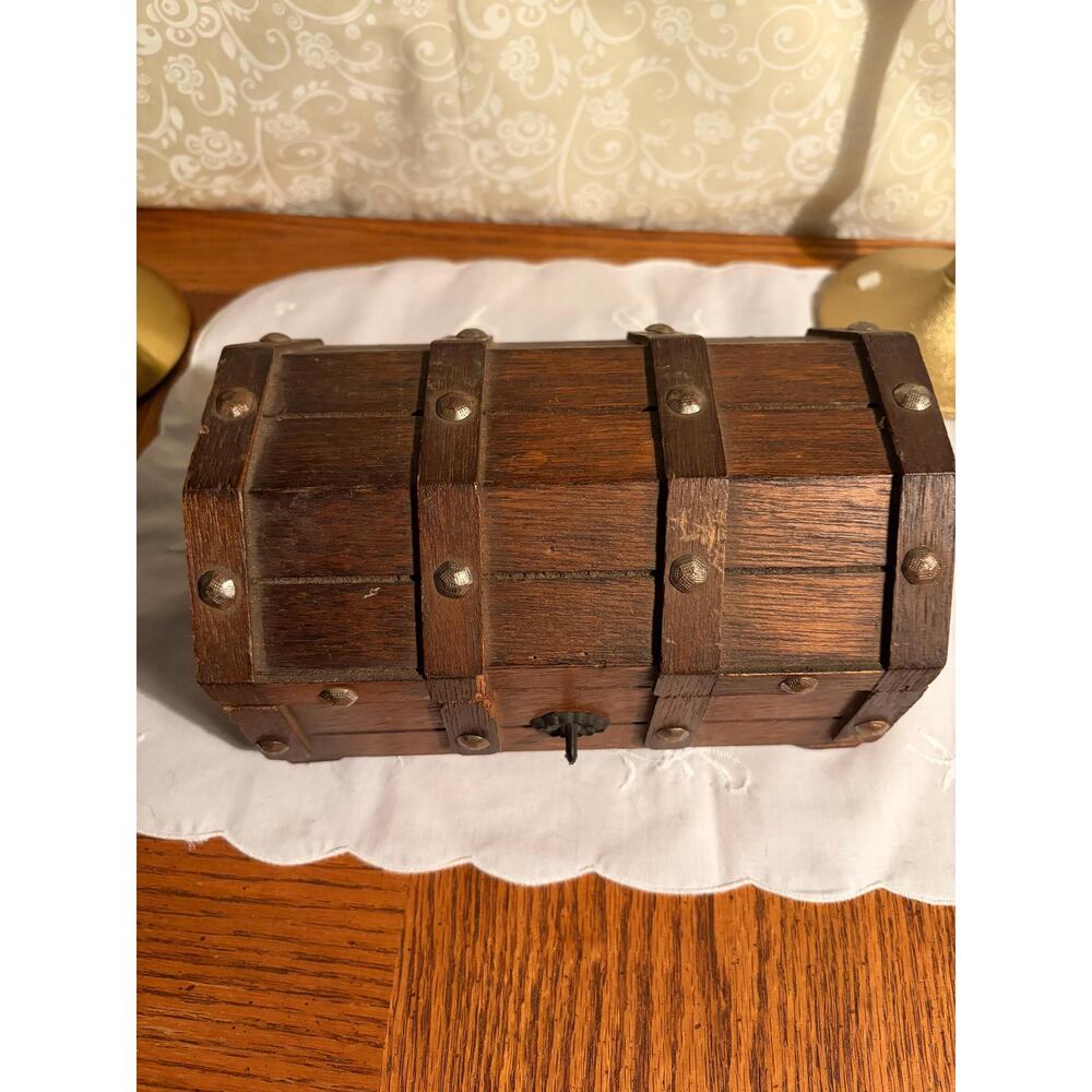Vintage Small Wooden Pirates Chest Jewelry Box - Picture 4 of 10